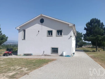 Moradia T5 para Venda em Fradizela