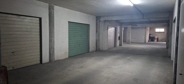 Garagem para Arrendamento em Lago