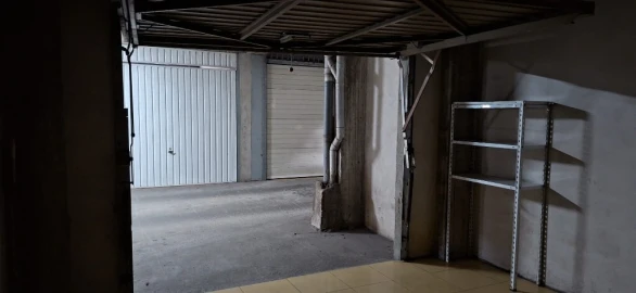Garagem para Arrendamento em Lago
