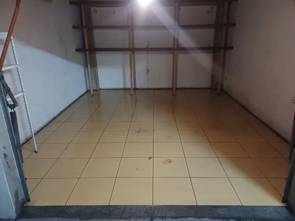 Garagem para Arrendamento em Lago Foto 4
