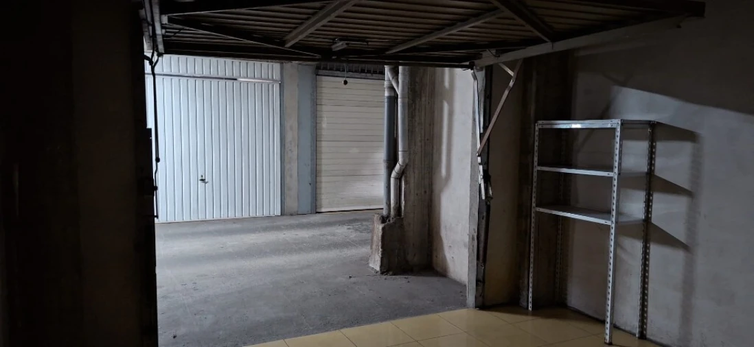 Garagem para Arrendamento em Lago Foto 5