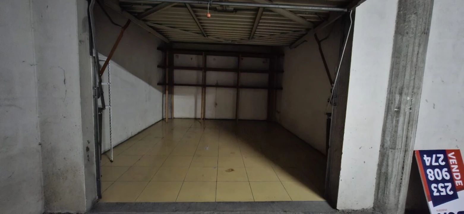 Garagem para Arrendamento em Lago Foto 6