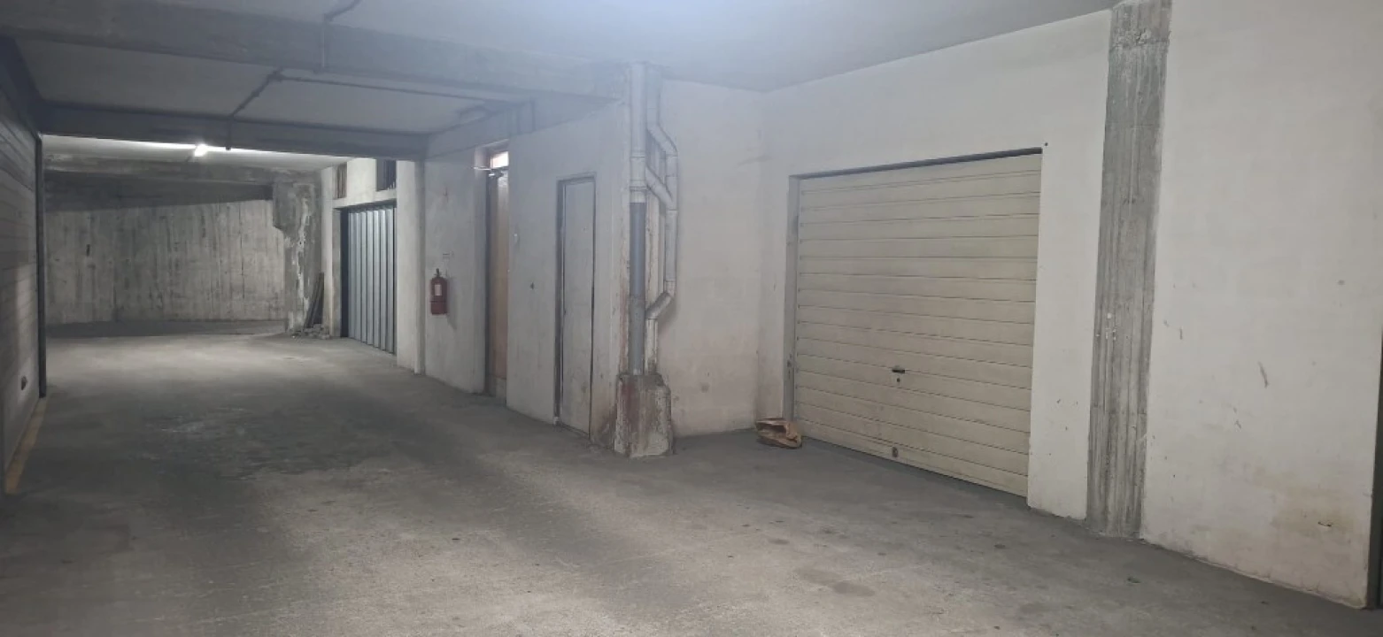 Garagem para Arrendamento em Lago Foto 9