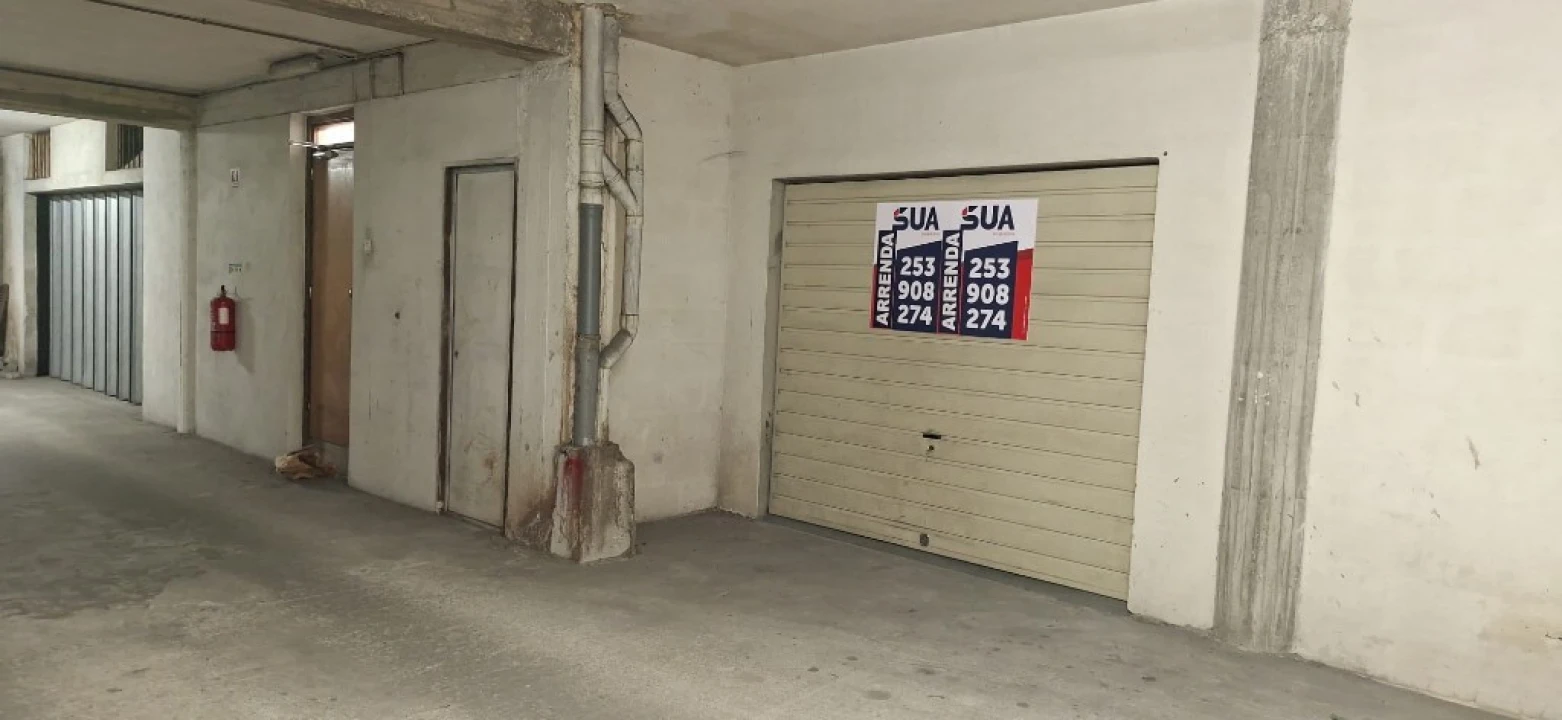 Garagem para Arrendamento em Lago Foto 1