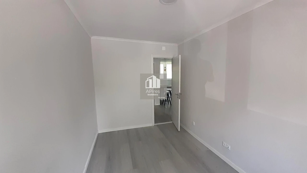 Apartamento T2 para Venda em Benfica Foto 15