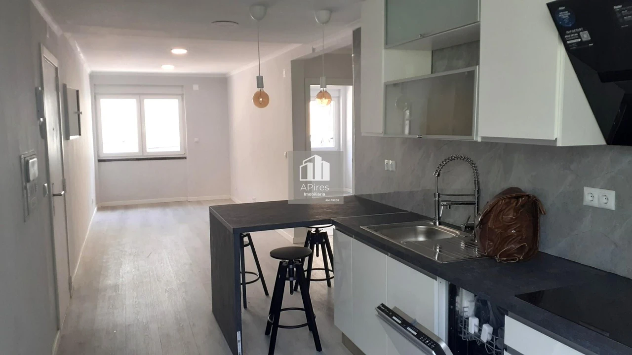 Apartamento T2 para Venda em Benfica Foto 3