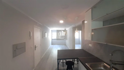 Apartamento T2 para Venda em Benfica