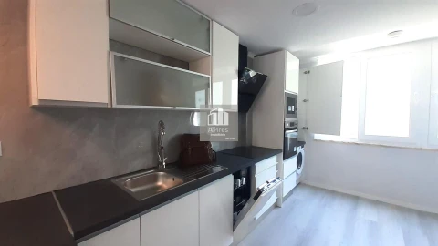 Apartamento T2 para Venda em Benfica