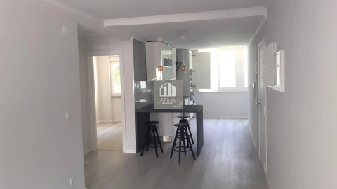 Apartamento T2 para Venda em Benfica