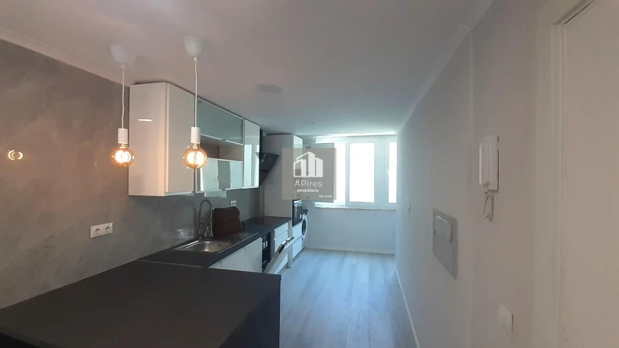 Apartamento T2 para Venda em Benfica Foto 2