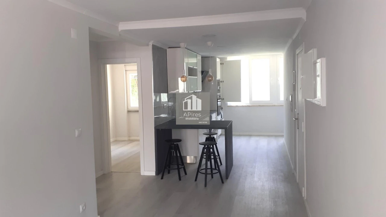 Apartamento T2 para Venda em Benfica Foto 8