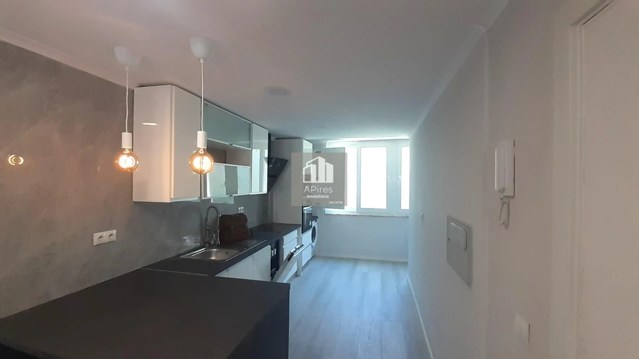 Apartamento T2 para Venda em Benfica Foto 2