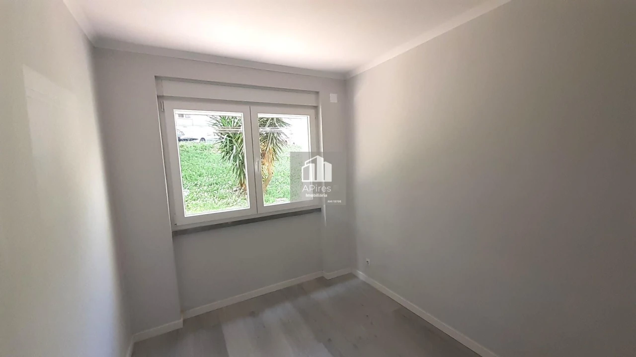 Apartamento T2 para Venda em Benfica Foto 14