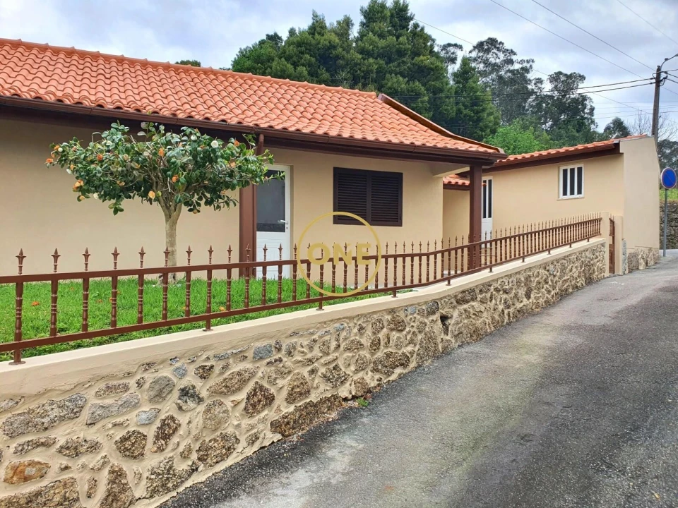 Moradia T2 para Venda em Adães Foto 2