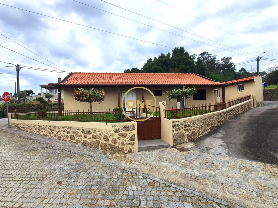 Moradia T2 para Venda em Adães Foto 1