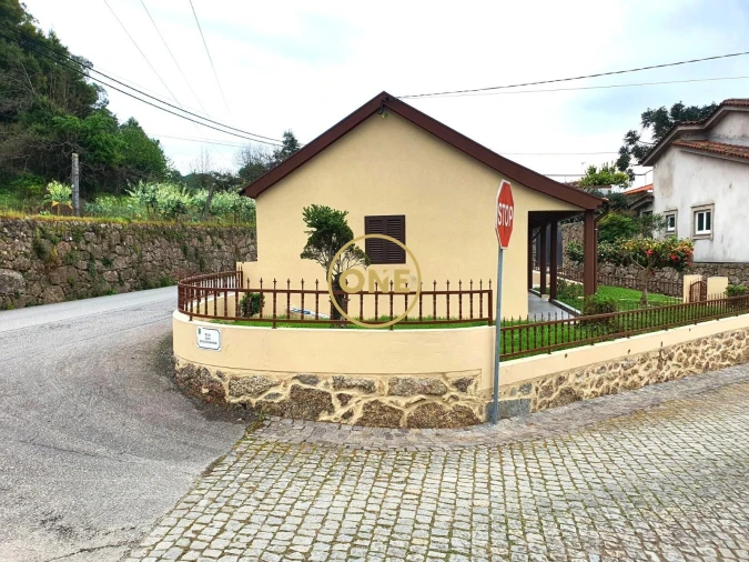 Moradia T2 para Venda em Adães Foto 4
