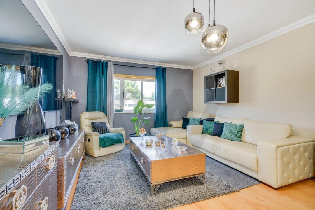 Apartamento T3 para Venda em Camarate, Unhos e Apelação Foto 2