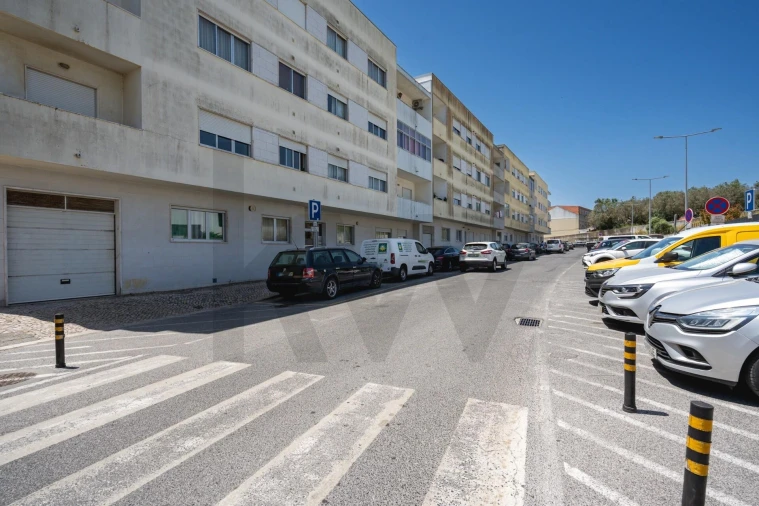 Apartamento T3 para Venda em Camarate, Unhos e Apelação Foto 28