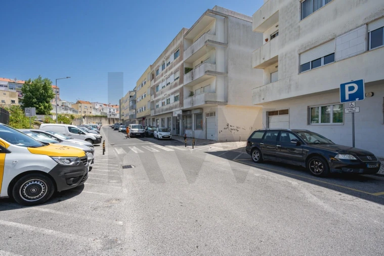 Apartamento T3 para Venda em Camarate, Unhos e Apelação Foto 29