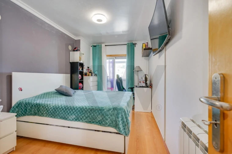 Apartamento T3 para Venda em Camarate, Unhos e Apelação Foto 12
