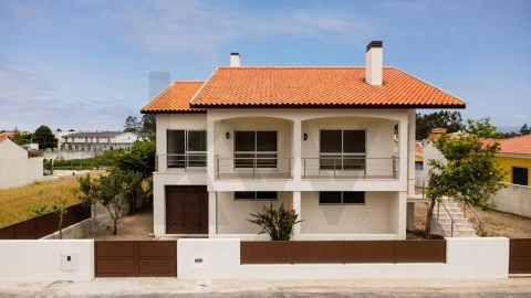 Moradia T4 para Venda em Esgueira
