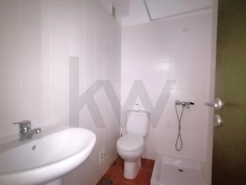 Apartamento T2 para Venda em Envendos Foto 11