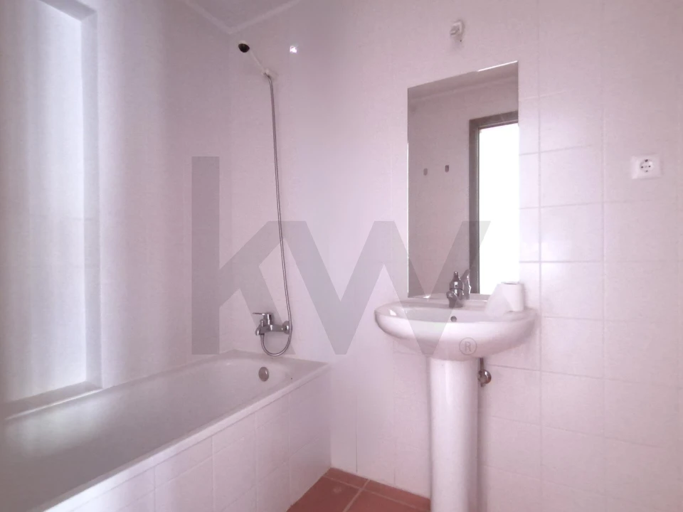 Apartamento T2 para Venda em Envendos Foto 18