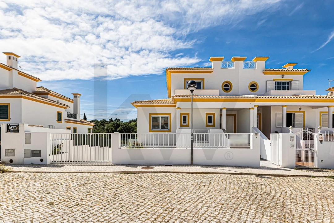 Moradia T3 para Venda em Albufeira e Olhos de Água Foto 1