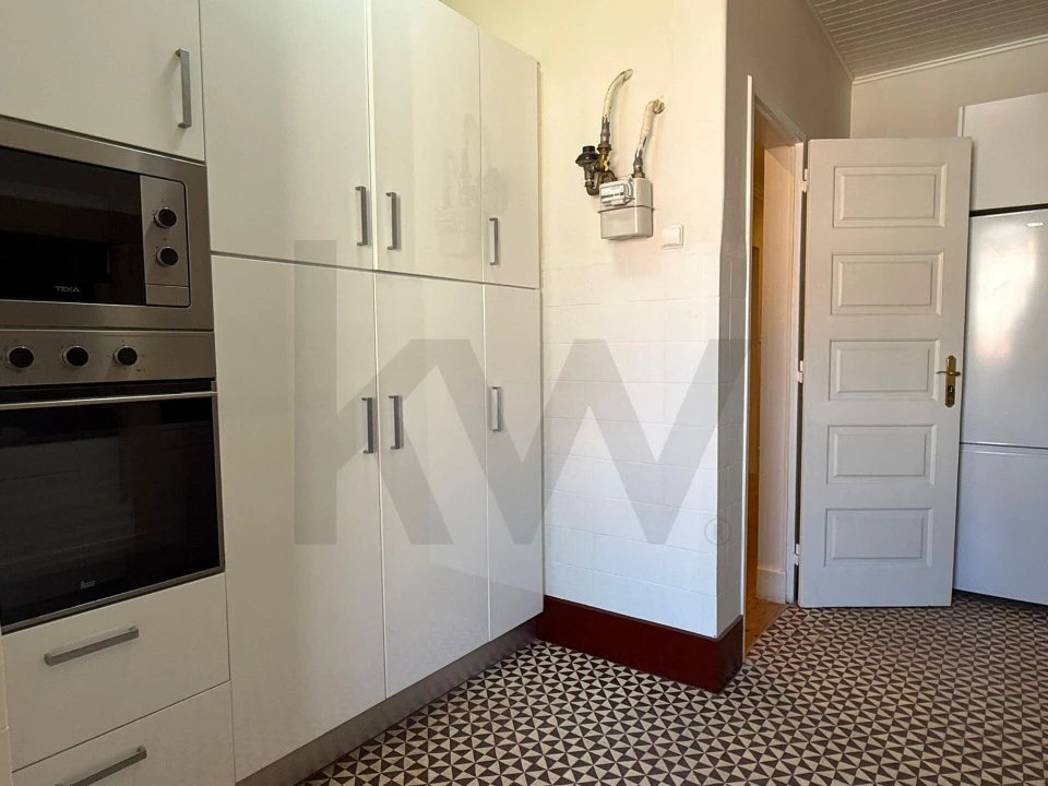 Apartamento T4 para Arrendamento em Campo de Ourique Foto 10