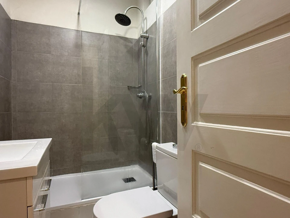 Apartamento T4 para Arrendamento em Campo de Ourique Foto 2