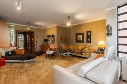 Apartamento T5 para Venda em São Domingos de Benfica