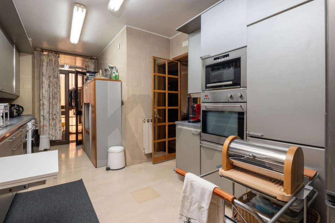 Apartamento T5 para Venda em São Domingos de Benfica Foto 16