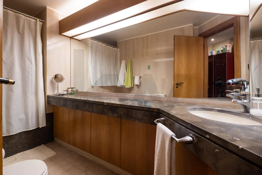 Apartamento T5 para Venda em São Domingos de Benfica Foto 11