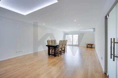 Apartamento T2 para Venda em Carnaxide e Queijas