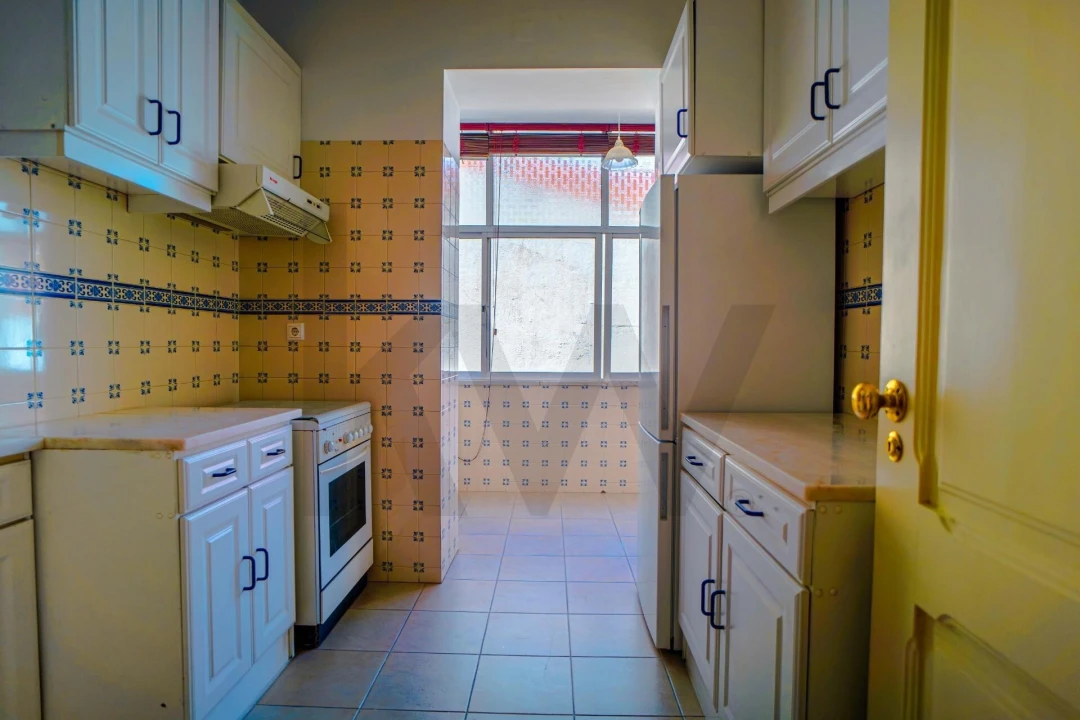 Apartamento T2 para Venda em Campolide Foto 11