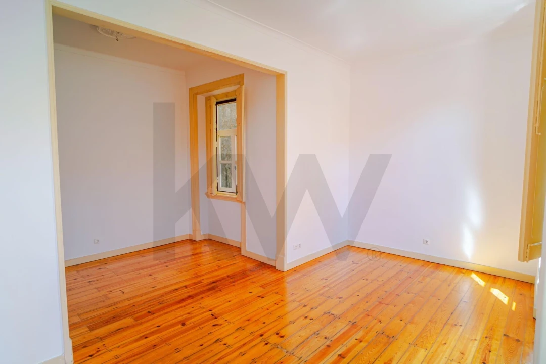 Apartamento T2 para Venda em Campolide Foto 3
