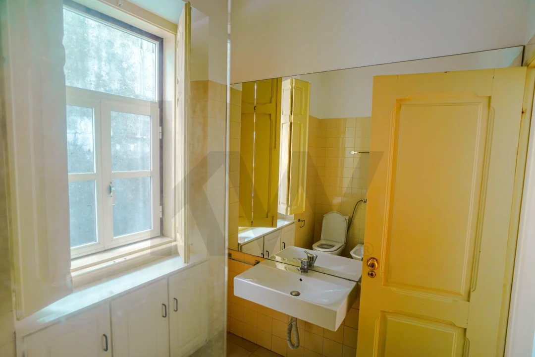 Apartamento T2 para Venda em Campolide Foto 16