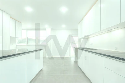 Moradia T5 para Venda em Fernao Ferro