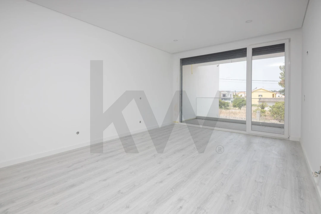 Moradia T5 para Venda em Fernao Ferro Foto 46