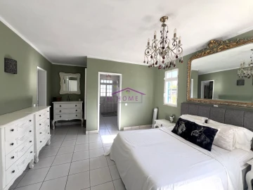 Moradia T5 para Venda em Loule (São Clemente)