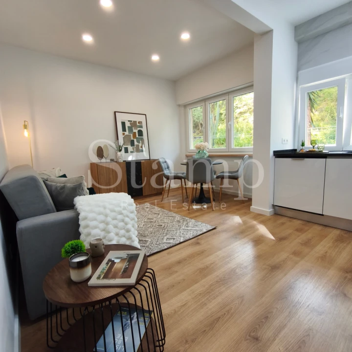 Apartamento T2 para Venda em Benfica Foto 1