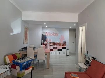Apartamento T2 para Venda em Laranjeiro e Feijó