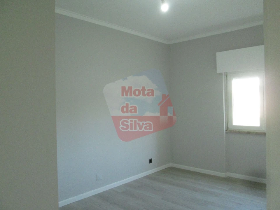Apartamento T2 para Venda em Laranjeiro e Feijó Foto 12