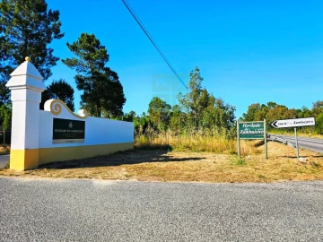 Moradia T5 para Venda em Santo Estêvão