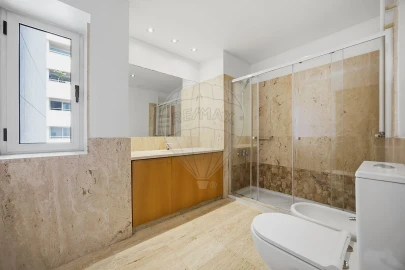 Apartamento T3 para Arrendamento em Lordelo do Ouro e Massarelos