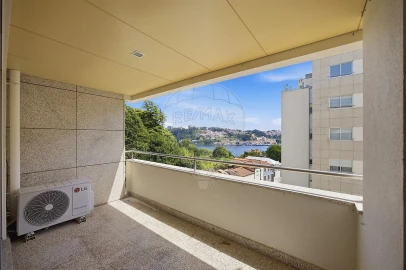 Apartamento T3 para Arrendamento em Lordelo do Ouro e Massarelos