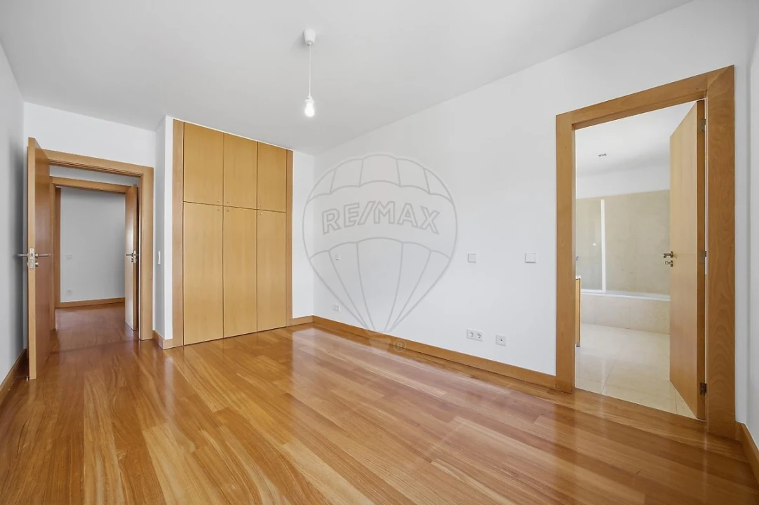 Apartamento T3 para Arrendamento em Lordelo do Ouro e Massarelos Foto 15