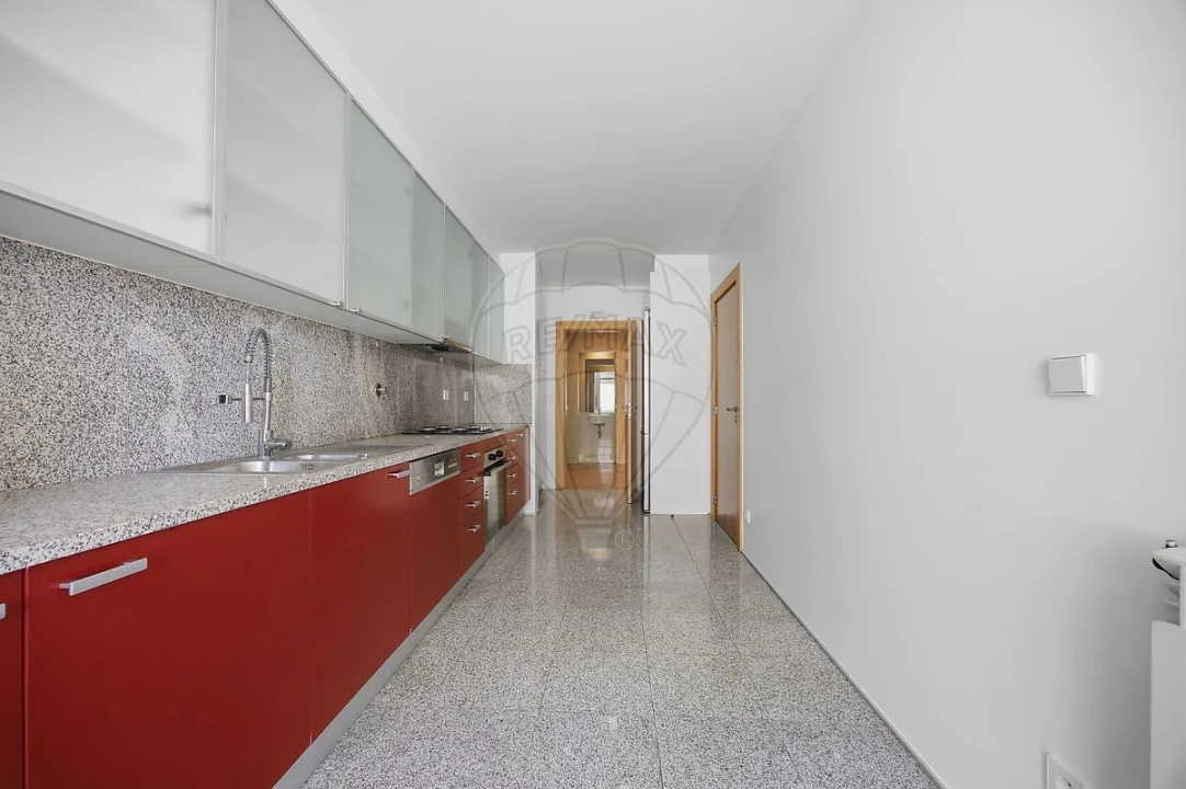 Apartamento T3 para Arrendamento em Lordelo do Ouro e Massarelos Foto 5