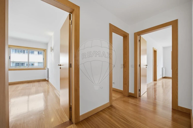 Apartamento T3 para Arrendamento em Lordelo do Ouro e Massarelos Foto 12