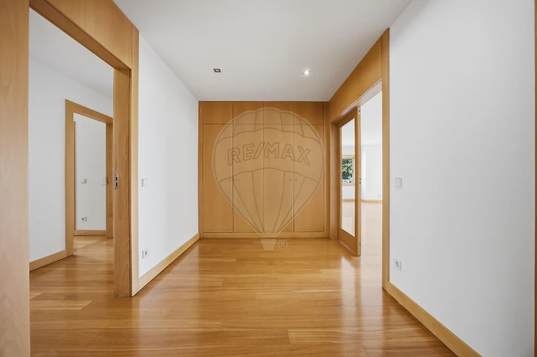 Apartamento T3 para Arrendamento em Lordelo do Ouro e Massarelos Foto 11
